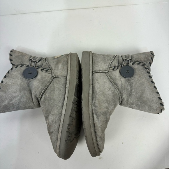 Lamo Grey Gray Buttoned Short Winter Boots - Picture 4 of 7